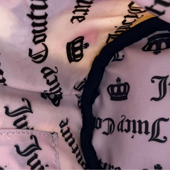 Juicy Couture White Mini Bag w/Strawberry Motif & removable coin purse - Picture 8 of 9